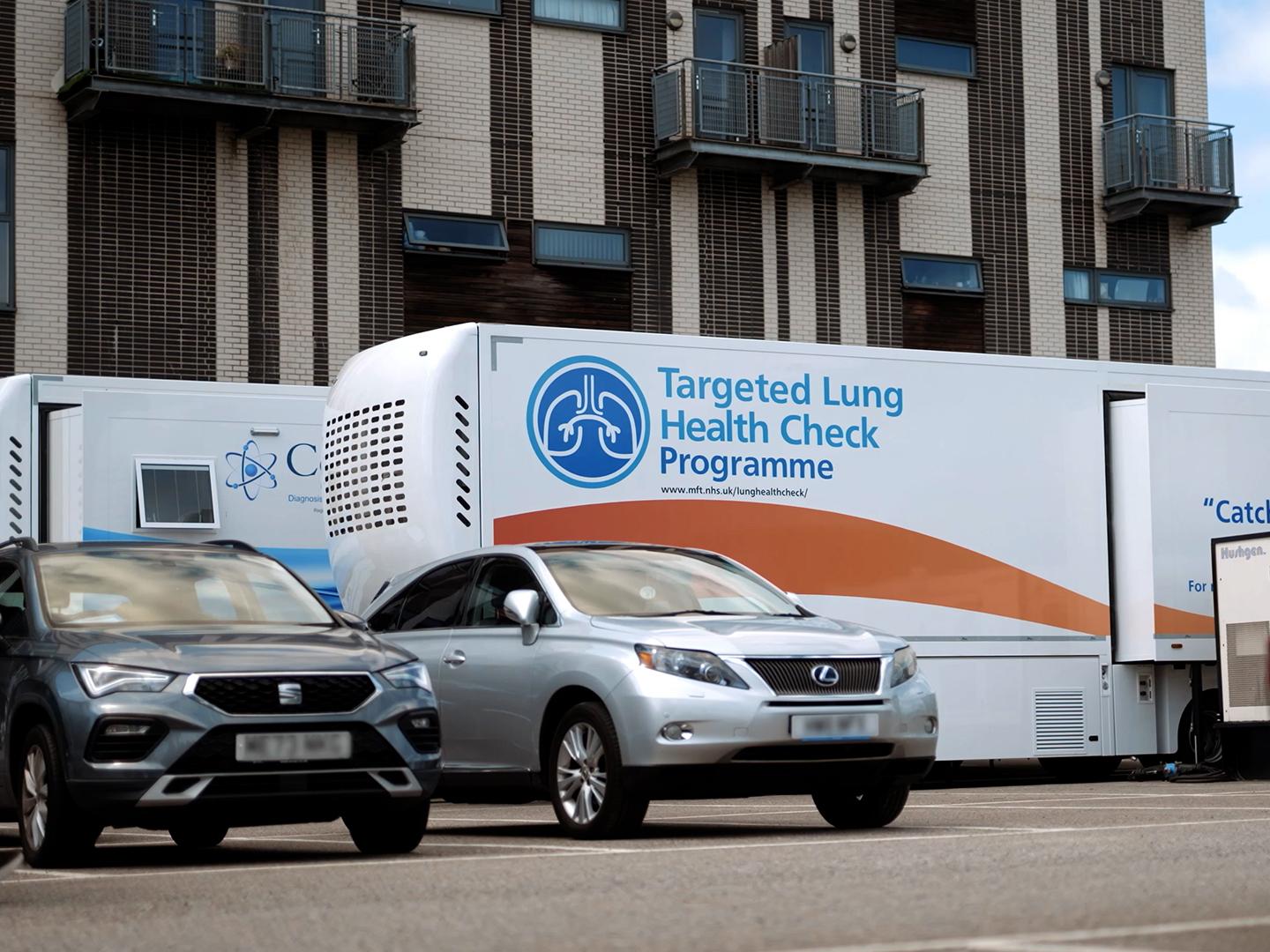 Mobile screening unit