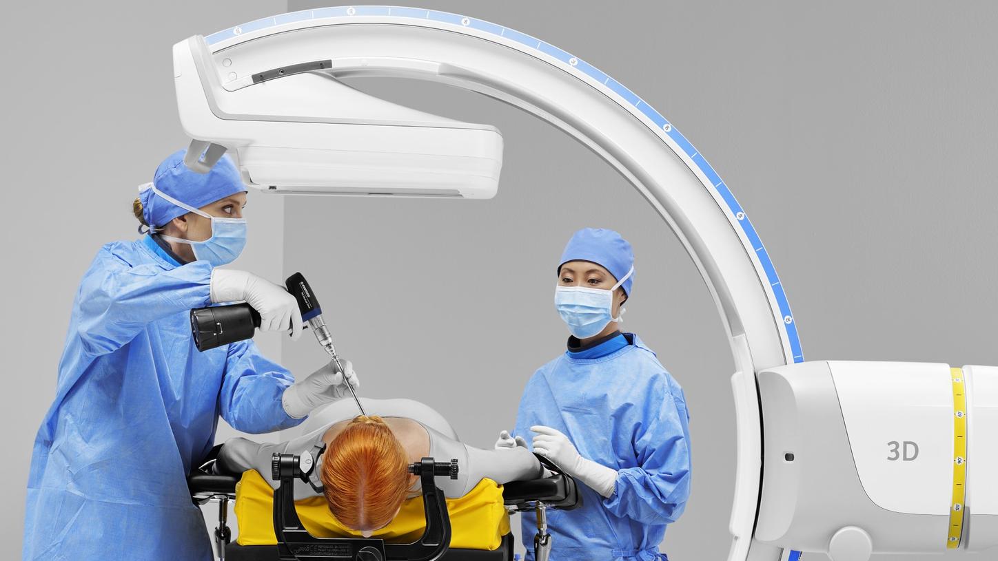 Mobile C-arm machine for surgery