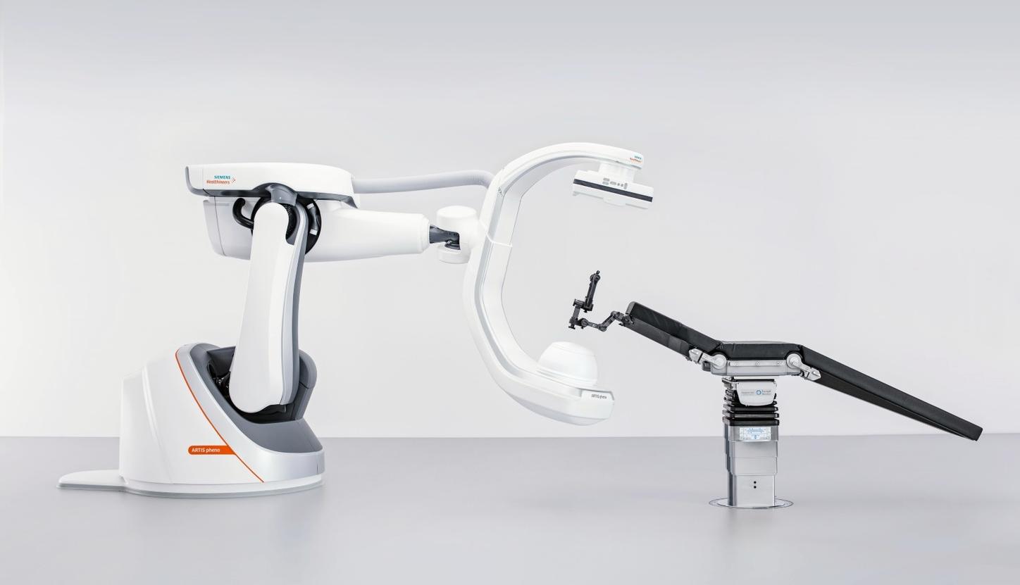 ARTIS pheno system with patient lying on the Trumpf OR table